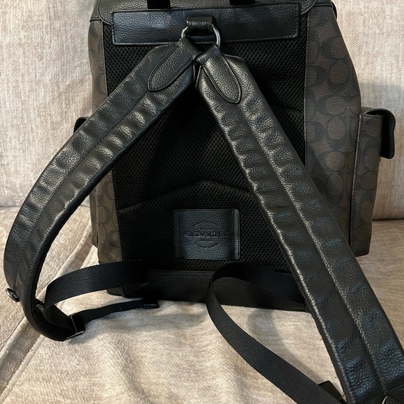 Hudson Backpack In Signature Canvas - Picture 4 of 9